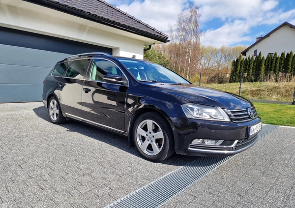 Volkswagen Passat cena 28900 przebieg: 200000, rok produkcji 2011 z Wieliczka małe 121